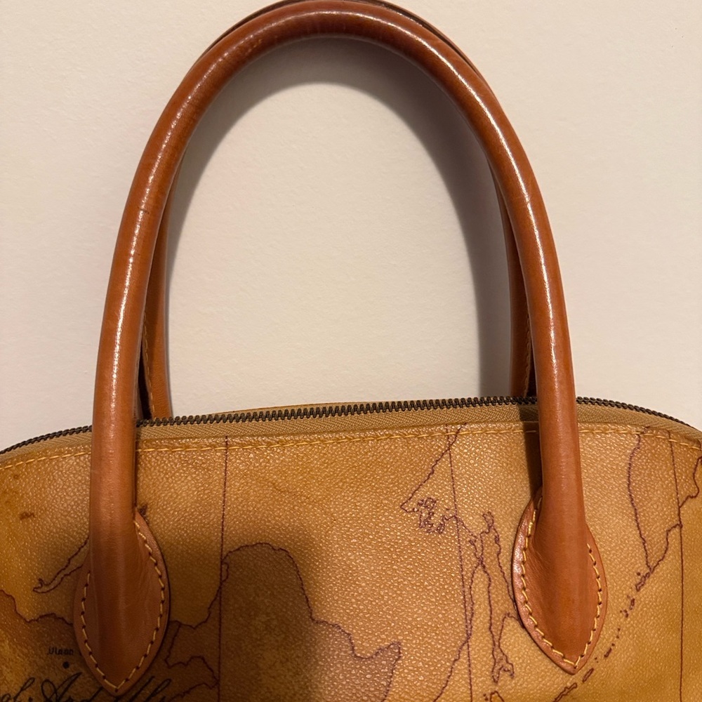 π¨π¨π¨Flash sale deal $80 move quick 100% Authentic Alviero Martini Tan Map Satchel - Picture 12 of 12